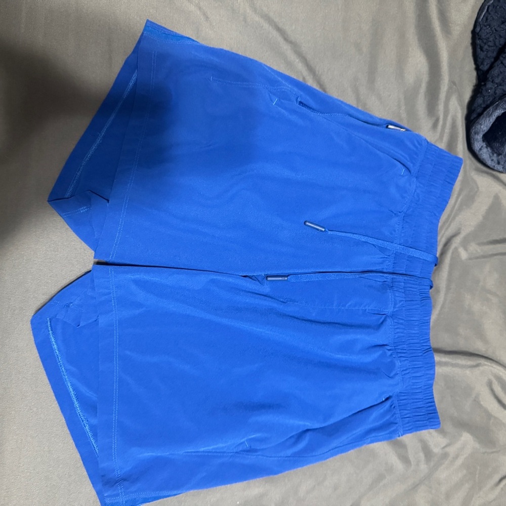 Men’s Lululemon pace breaker 5 in inseam short linerless size small
